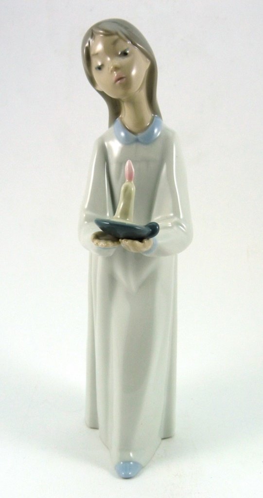 LLADRO PORCELAIN "GIRL WITH CANDLE" #4868 w BOX (1 of 7)