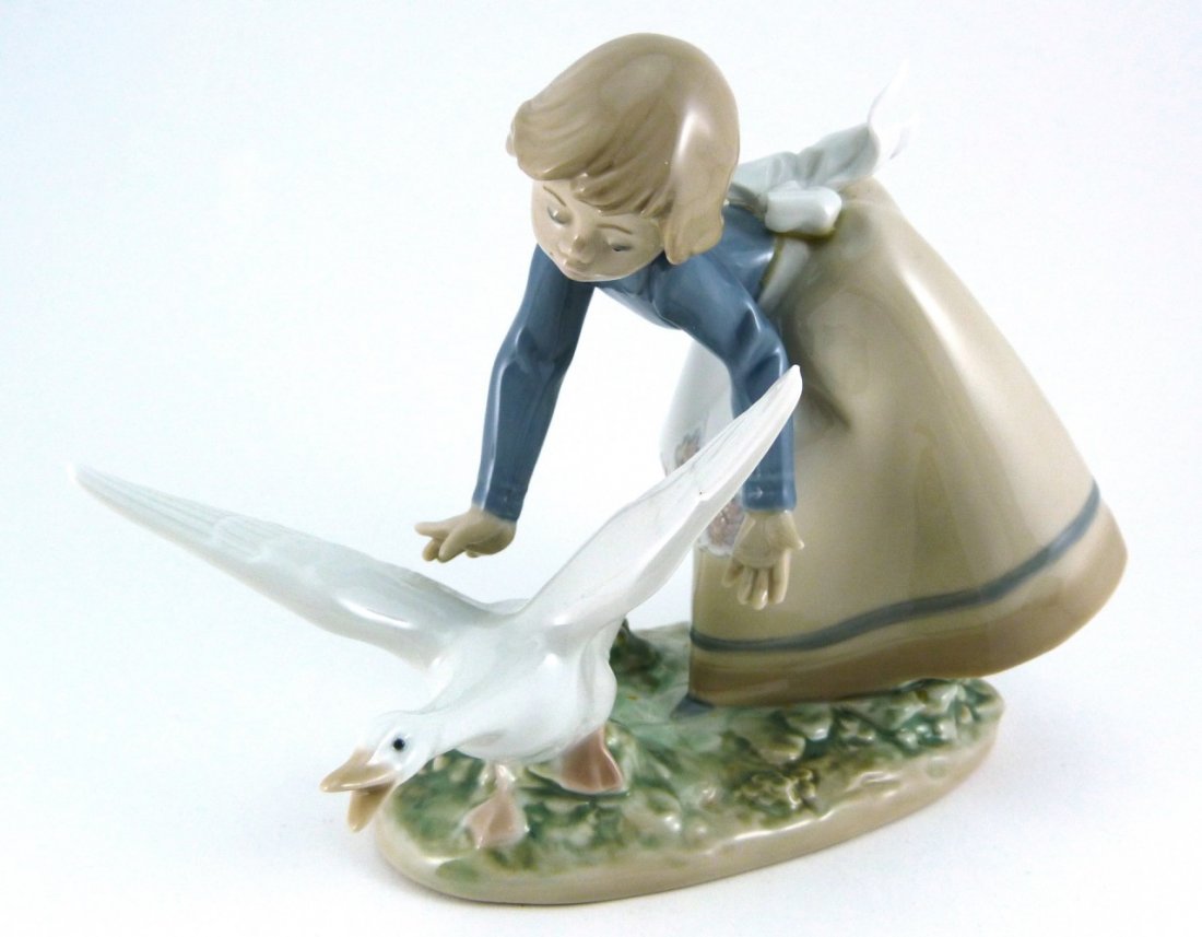 LLADRO PORCELAIN FIGURE WILD GOOSE CHASE #5553 (1 of 6)