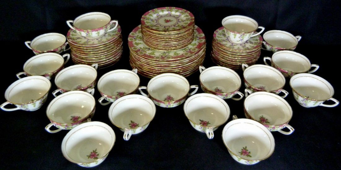 70pc ROYAL WORCESTER "CRADLEY" CHINA SET (1 of 10)