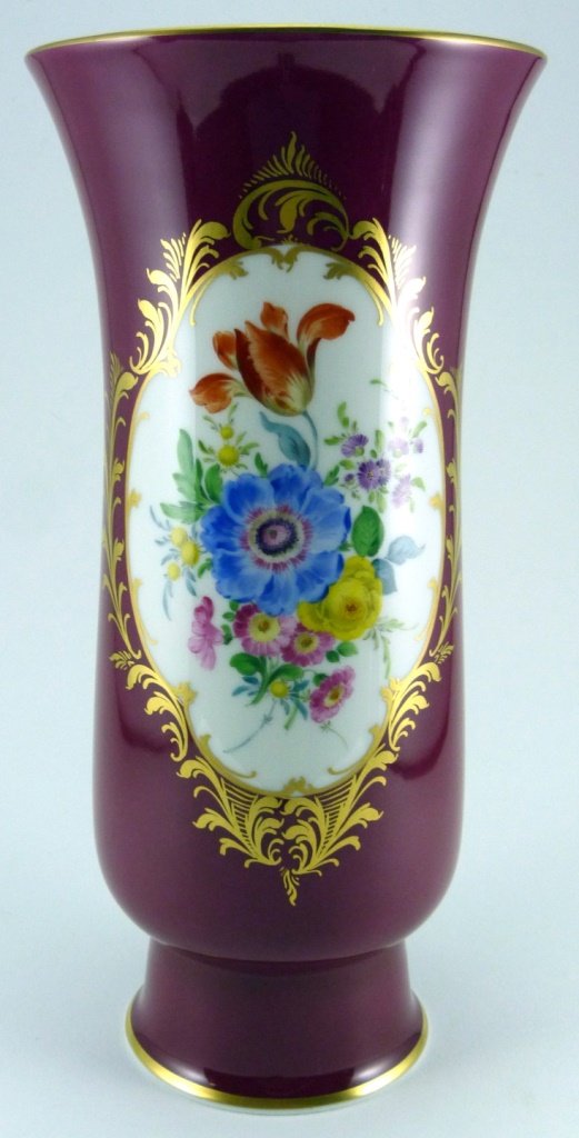 LARGE MEISSEN RED PORCELAIN FLORAL VASE (1 of 8)