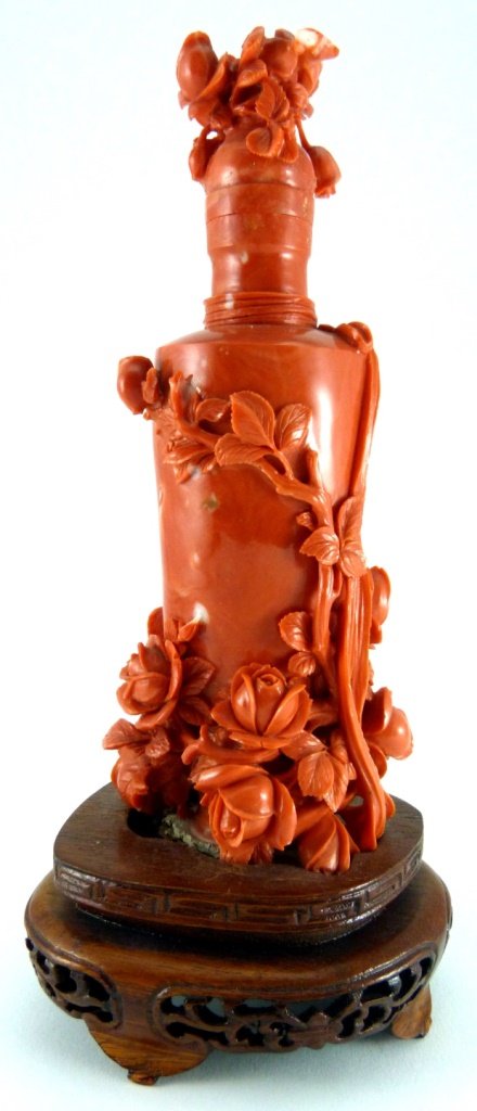 LARGE CHINESE CARVED RED CORAL SNUFF BOTTLE (1 of 10)