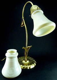 2pc STEUBEN CALCITE ETCHED SHADES w DESK LAMP (1 of 8)