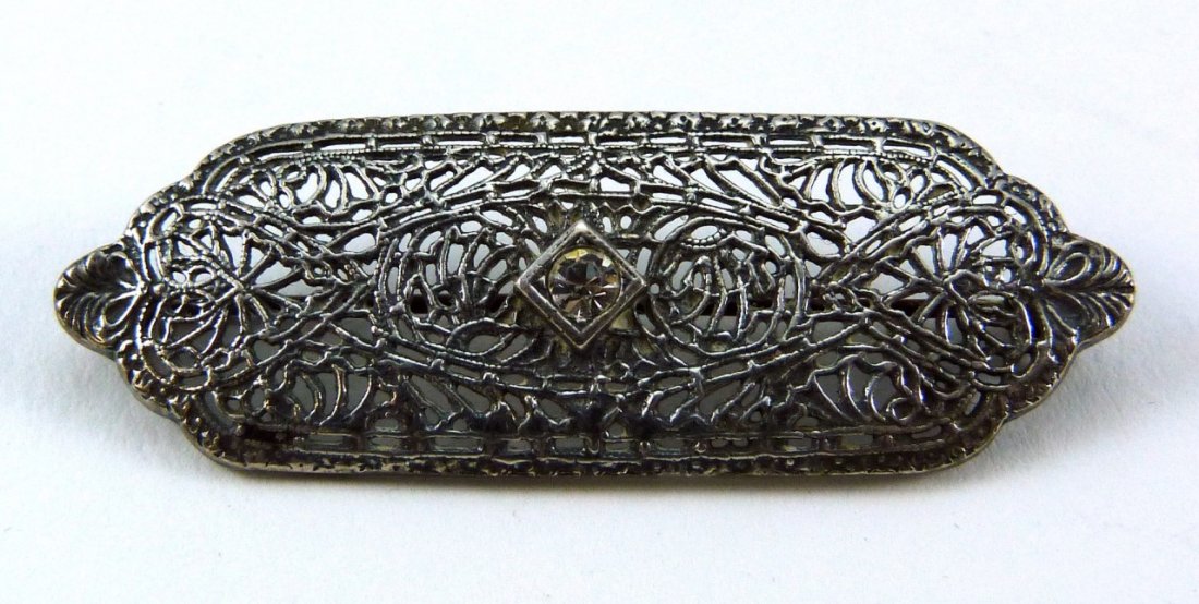 ART DECO SILVER FILIGREE w DIAMOND BROOCH: Art deco silver filigree with diamond brooch. Marked to back. Measures approx 2" (5cm) width, total weight 4.3g.
