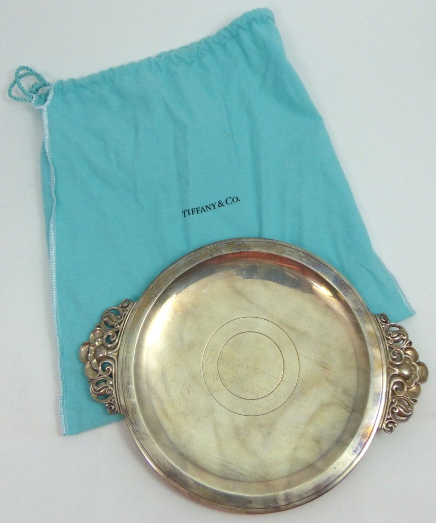 TIFFANY & CO STERLING SILVER ROUND HANDLED TRAY (1 of 7)