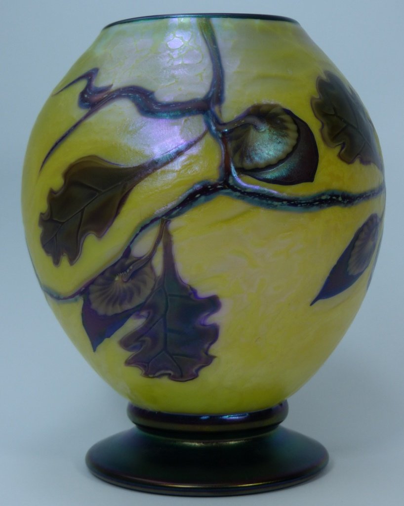 ORIENT & FLUME ART GLASS VASE: Orient & Flume art glass vase. Signed to bottom. Measures approx 7" (18cm) height.