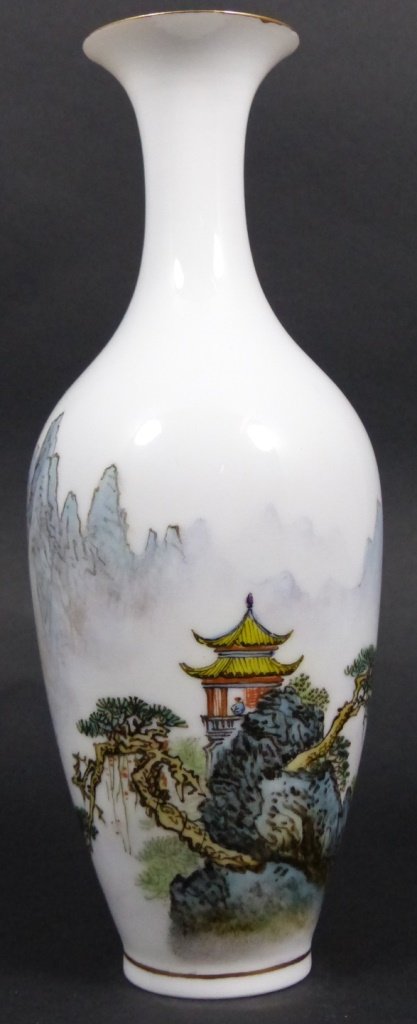 CHINESE REPUBLIC EGGSHELL PORCELAIN VASE (1 of 10)