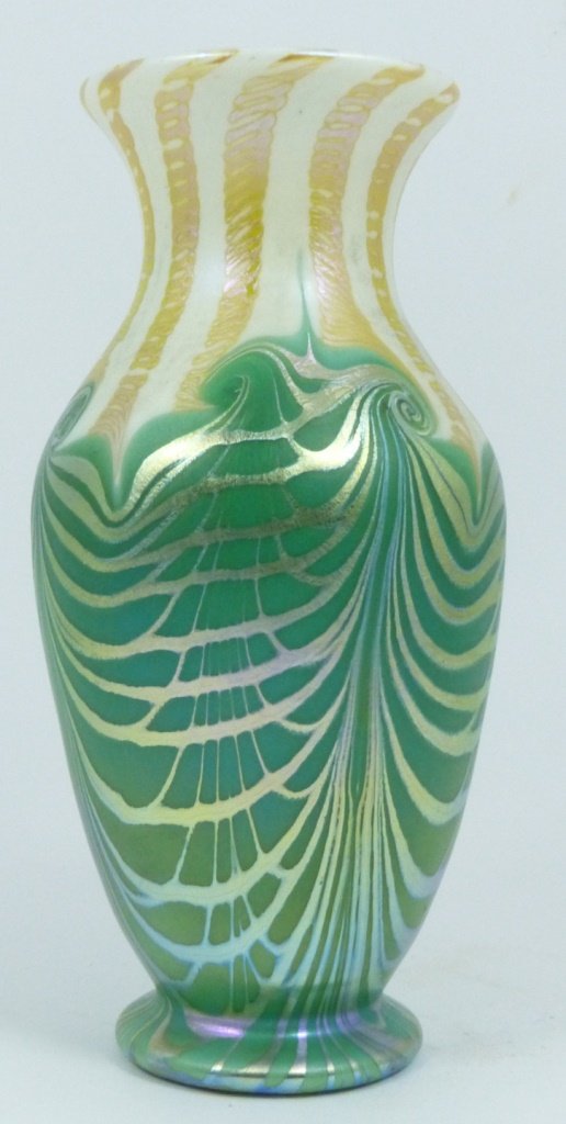 VINTAGE IRIDESCENT ART GLASS VASE: Vintage iridescent art glass studio vase. Measures 6 1/2" (16cm) height.