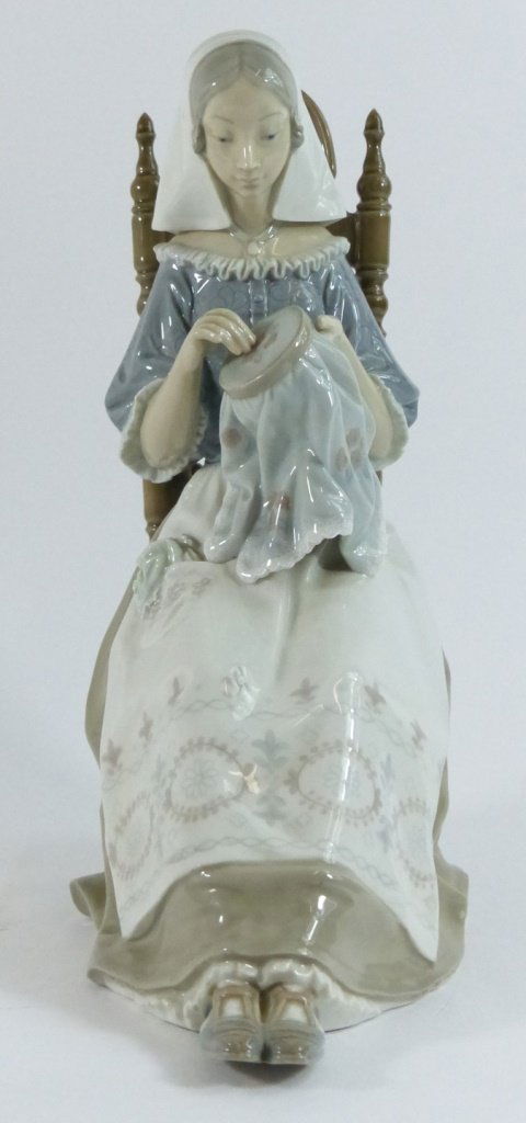 RETIRED LLADRO #4865 "EMBROIDERER" FIGURINE (1 of 10)