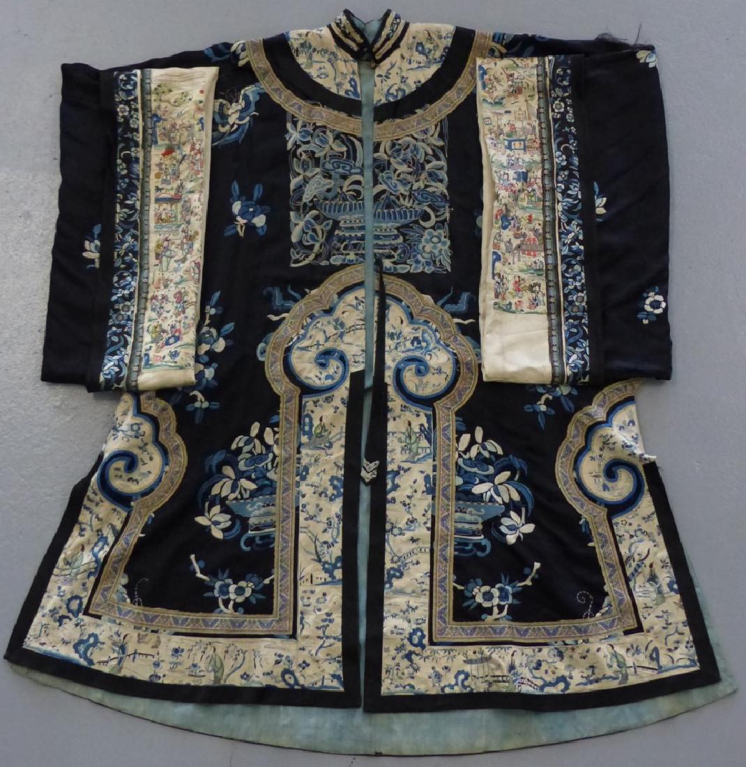 FINE CHINESE EMBROIDERED SILK ROBE (1 of 10)