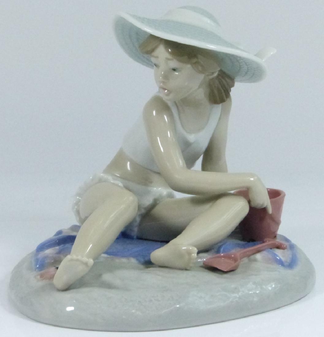 LLADRO GIRL AT BEACH #5488 PORCELAIN FIGURE (1 of 8)
