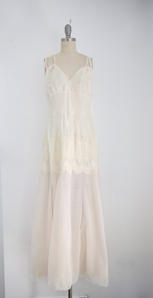 Vintage 1960s Schiaparelli White Nylon Negligee with: "This item above is a Vintage 1960s "Schiaparelli White Nylon Negligee with Lace. Excellent condition with minor wear. Pullover negligee. Does not contain any buttons or zippers for closure. "Pleas vi