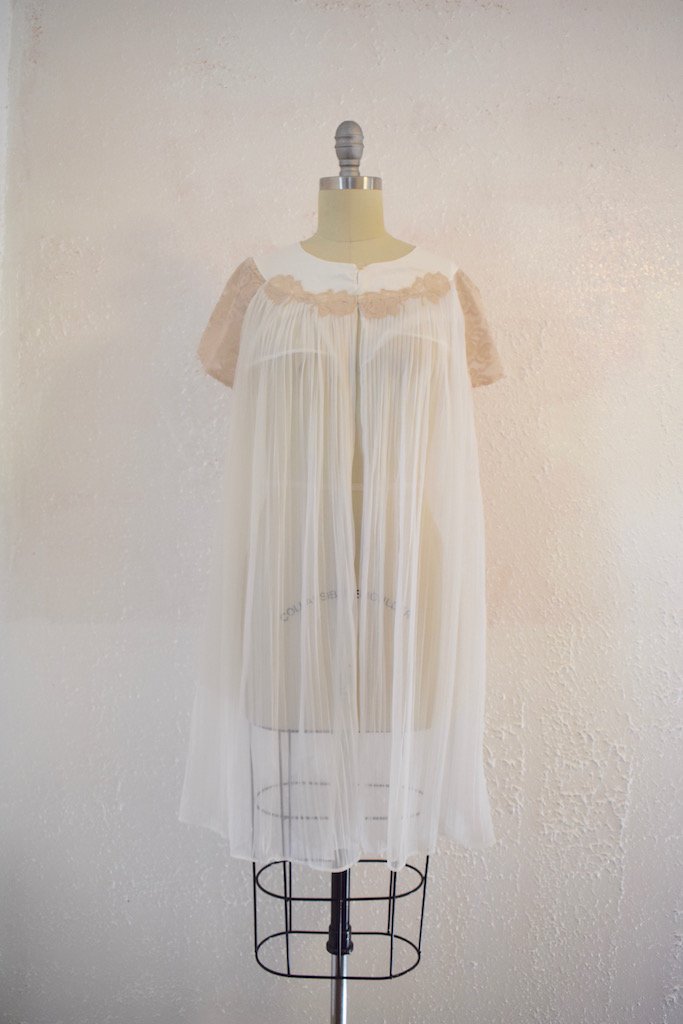Vintage 1970s White Brown Lace Nylon Nightgown Top: This item above "Vintage 1970s White Brown Lace Nylon Nightgown Top. Excellent condition with minor wear and tear. Beautiful brown lace trim on the shoulders of the gown. Two button closure. Please vi