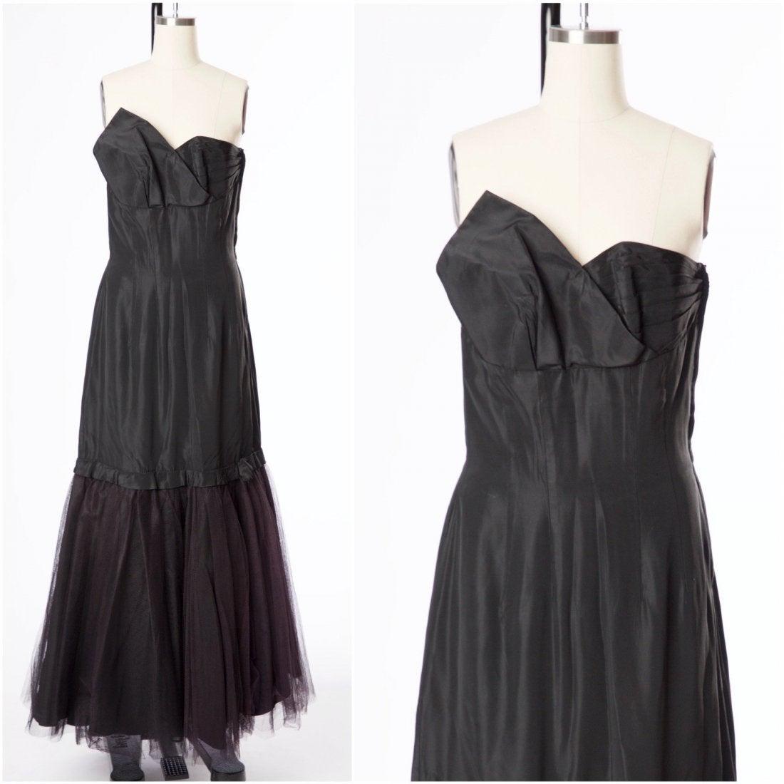 Vintage 1970s Black Sheath Strapless Fred Perlberg: This item above is a Vintage 1970s Black Sheath Strapless Fred Perlberg Taffeta Dress. Excellent condition with minor wear. Net flounces. Label: Fred Perlberg. Please view measurements below for sizin