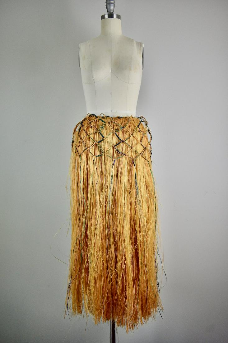 Vintage Hawaiian Tan Brown Skirt With Detailing: Beautiful Vintage 1950s Hawaiian Grass Skirt Great condition with minor wear, with beautiful detailing around the entire waist