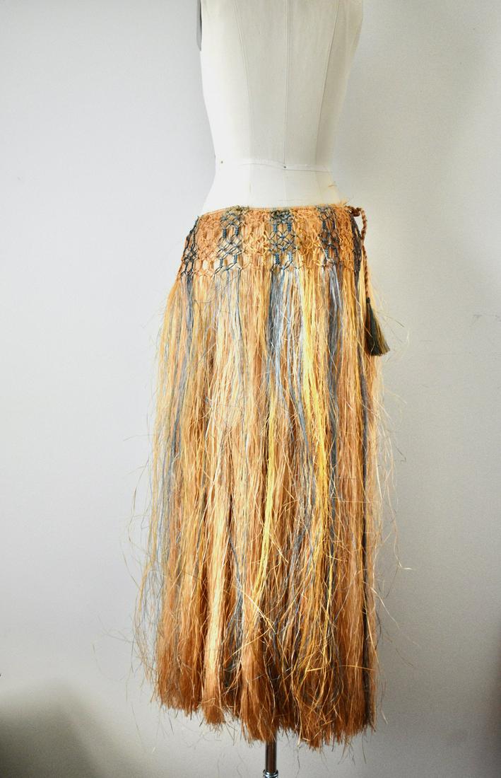 Vintage 1950s Hawaiian Tan Brown Skirt With Detailing: Beautiful Vintage 1950s Hawaiian Grass SkirtGreat condition with minor wear, with beautiful detailing around the entire waist