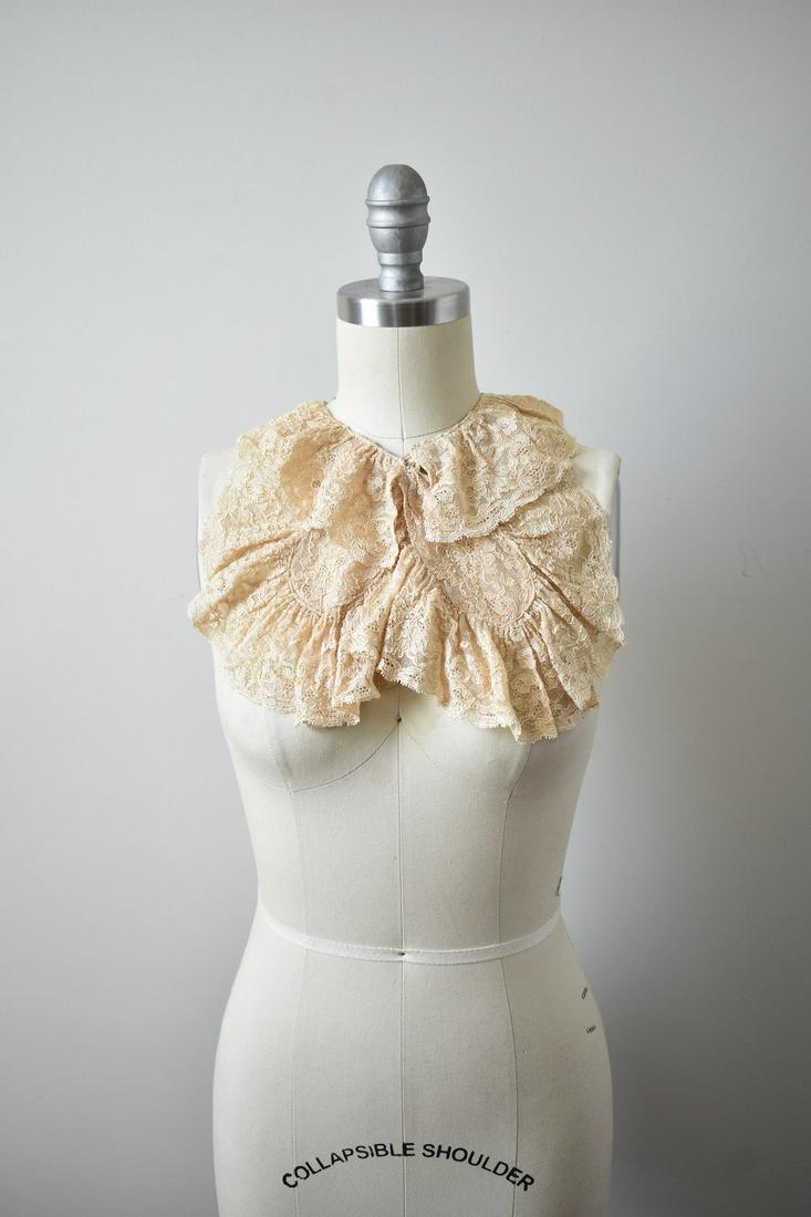Vintage 1930s Cream Lace Collar (1 of 6)