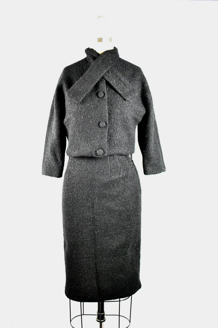 1950â€šÃ„Ã´s Black Renee Dupre Boucle Suit Set: Stunning 1950â€šÃ„Ã´s Black Renee Dupree Boucle Suit Set. Excellent condition with minor wear. Skirt does contain a metal zipper for closure. Suit does contain a lining and jacket has 4 butto