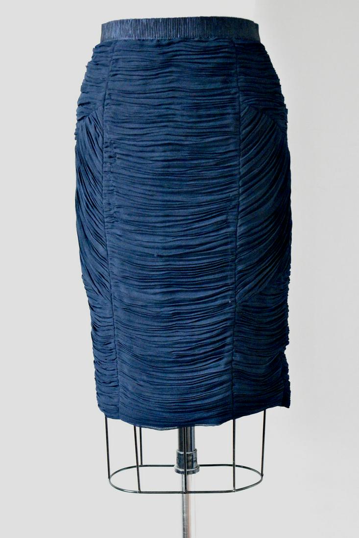 Burberry Navy Blue Ruched Pencil Skirt: This little ruched pencil skirt by Burberry is a plus to any wardrobe. It can go from day to to night in hours. This skirt is in excellent condition with no noted flaws. This pencil skirt has an insid