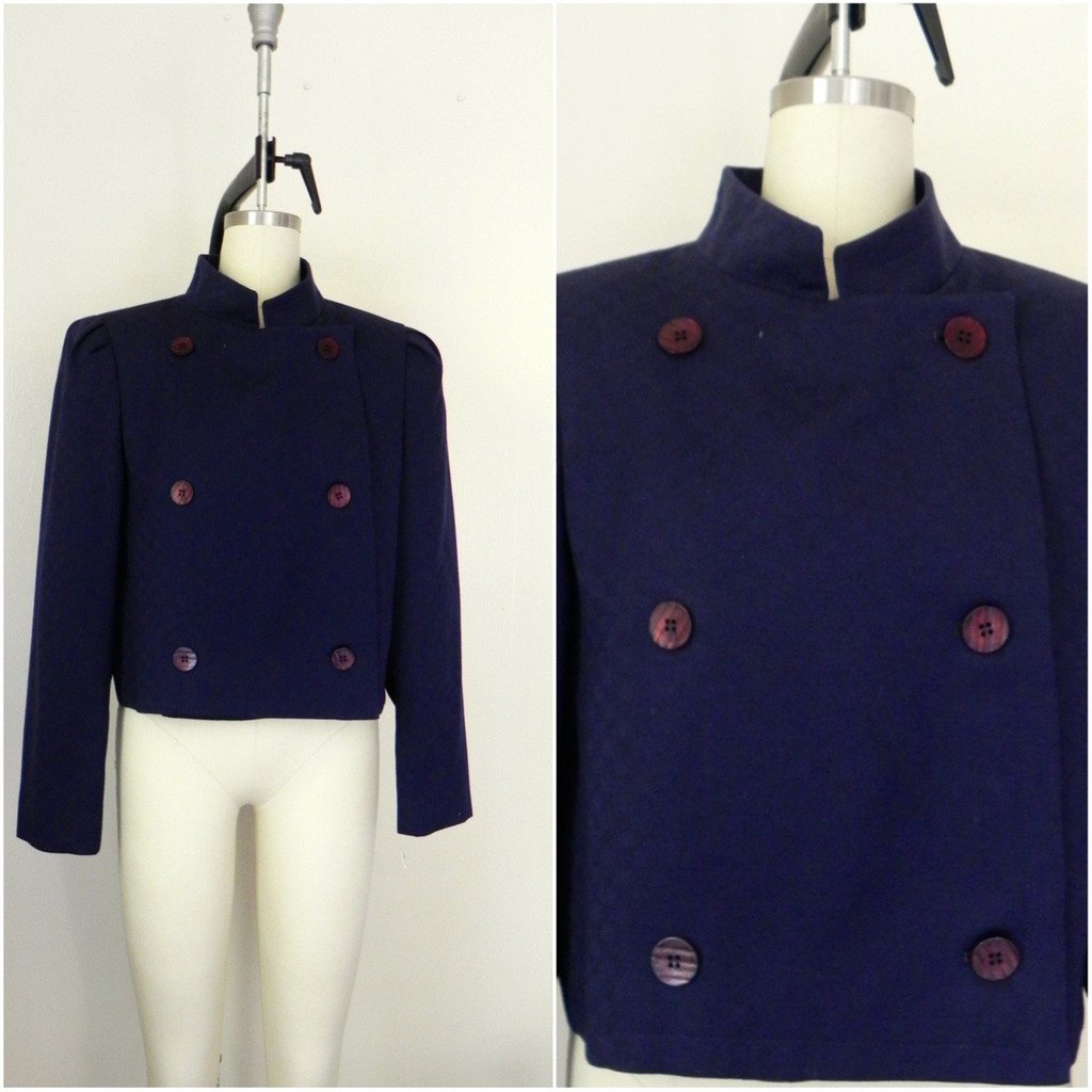 Vintage 1980s-1990s Halston Navy Blue Blazer: Vintage 1980s-1990s Halston Navy Blue Blazer. Excellent condition with minor wear and tear. 3 buttons for closure on the blazer. Blazer does contain shoulder pads. Please view measurements below for s