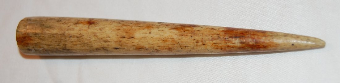 19th C, Whale Bone Fid: 4.5 inches long, 1/2 inch diameter at top. (11.4 cm) 19th Century, from New Bedford Ma estate.At the conclusion of the auction, we will send an itemized invoice, along with shipping charges. The cost 