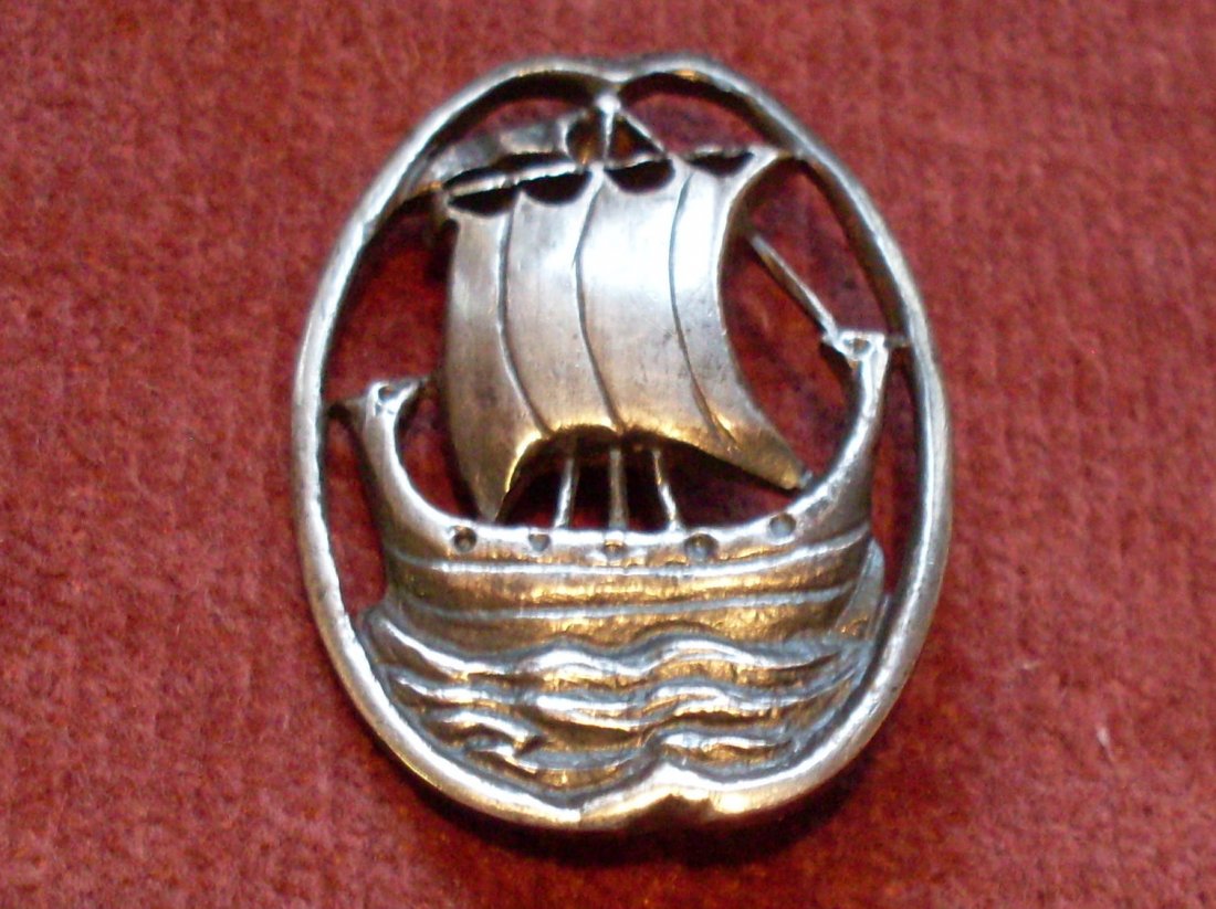 Alexander Ritchie Viking Ship Brooch (1 of 3)