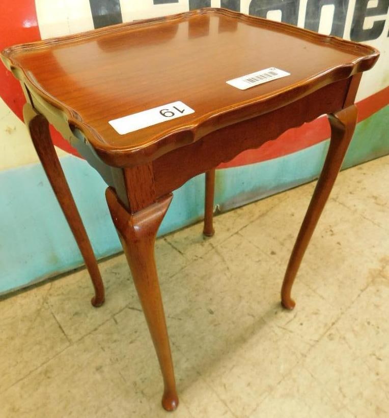 Bombay Small Table: 21" x 14" x 12"