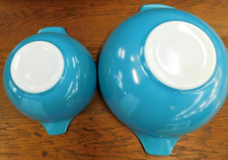 Pyrex Blue Mixing Bowls (1 of 6)