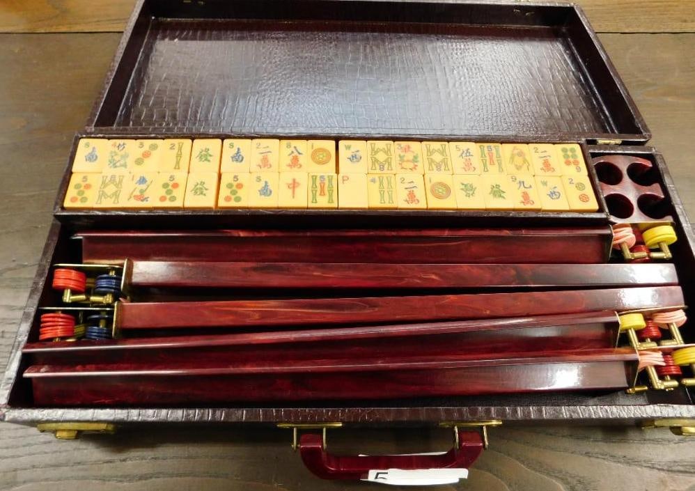 Vintage Bakelite Mahjong Game Set in Case (1 of 10)