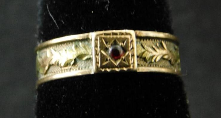 10K Yellow Gold - Ring - Size 4 - 1.2 Grams (1 of 6)