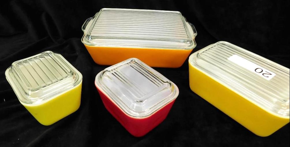 Vintage 4 Piece Pyrex Refrigerator Dishes with Lids (1 of 7)
