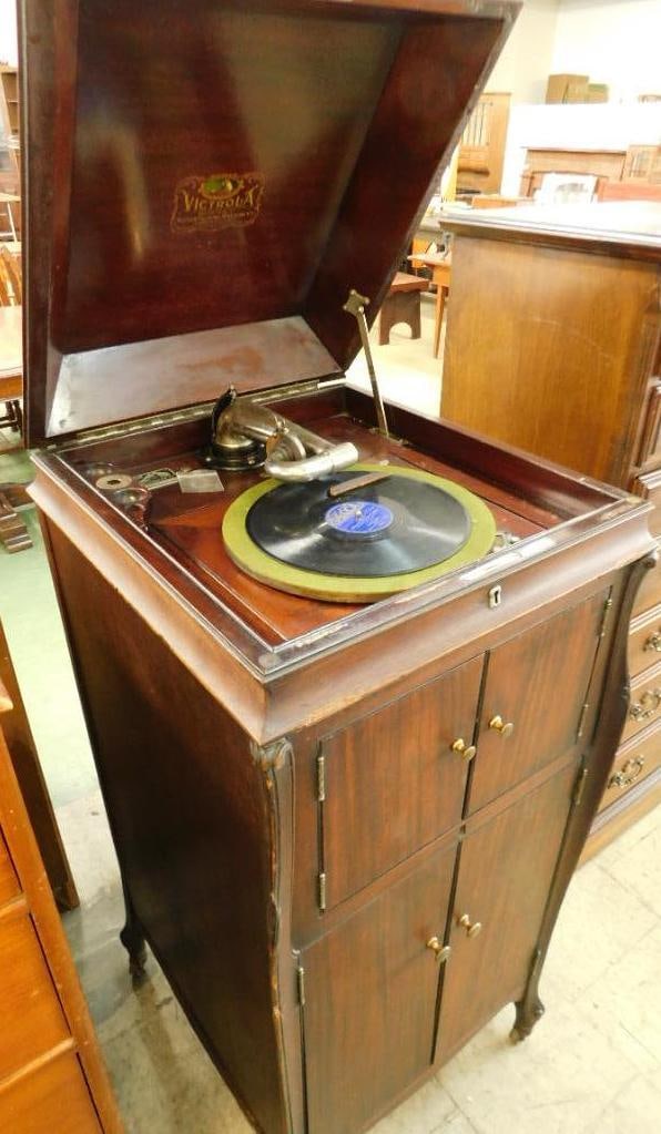 Victor Victrola Record Player and Cabinet as is: `47" x 21" x 22"