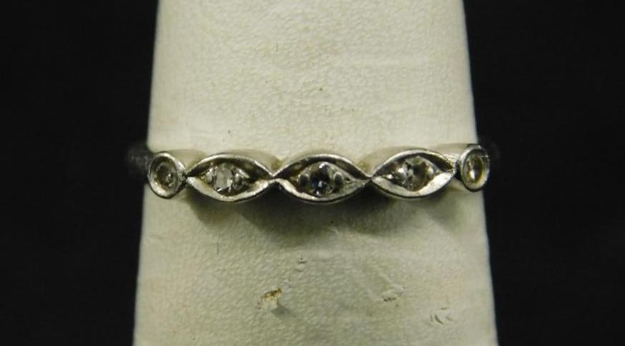 800 Platinum - Ring - Size 6.5 - Diamond - 2.5 Grams TW: XRF Metal Tested - See Photos For Condition and Details