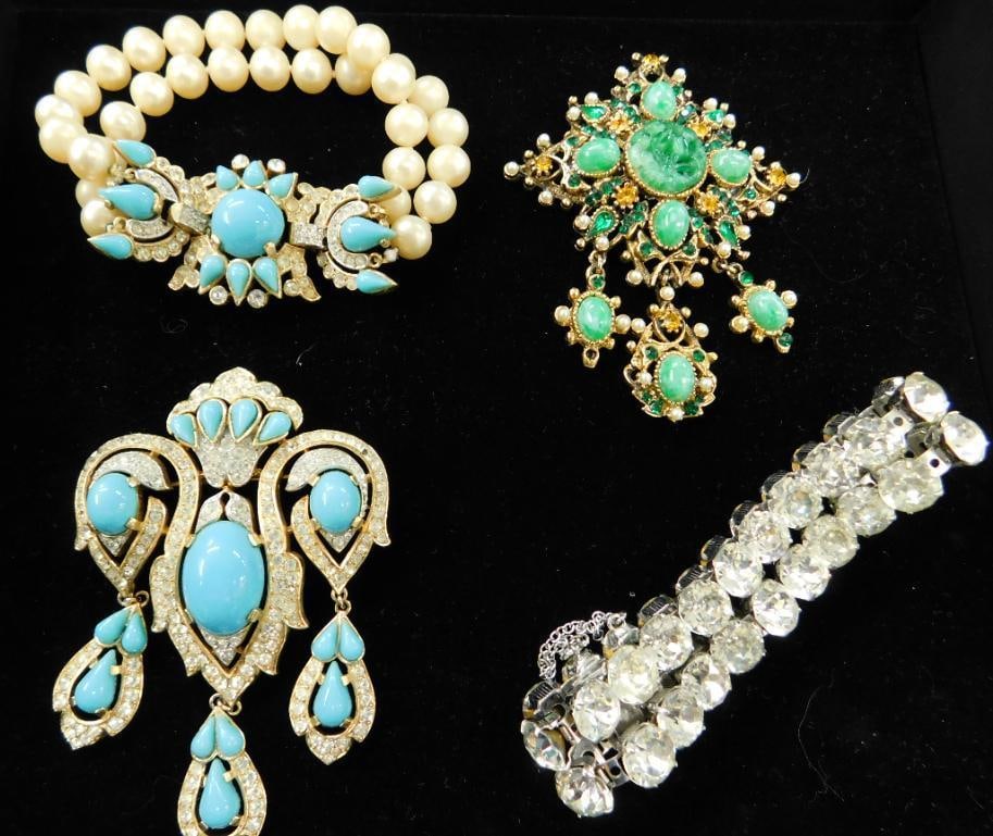 Tray Lot of Costume Jewelry - Matching Trifari Brooch and Bracelet - Pendant (1 of 8)