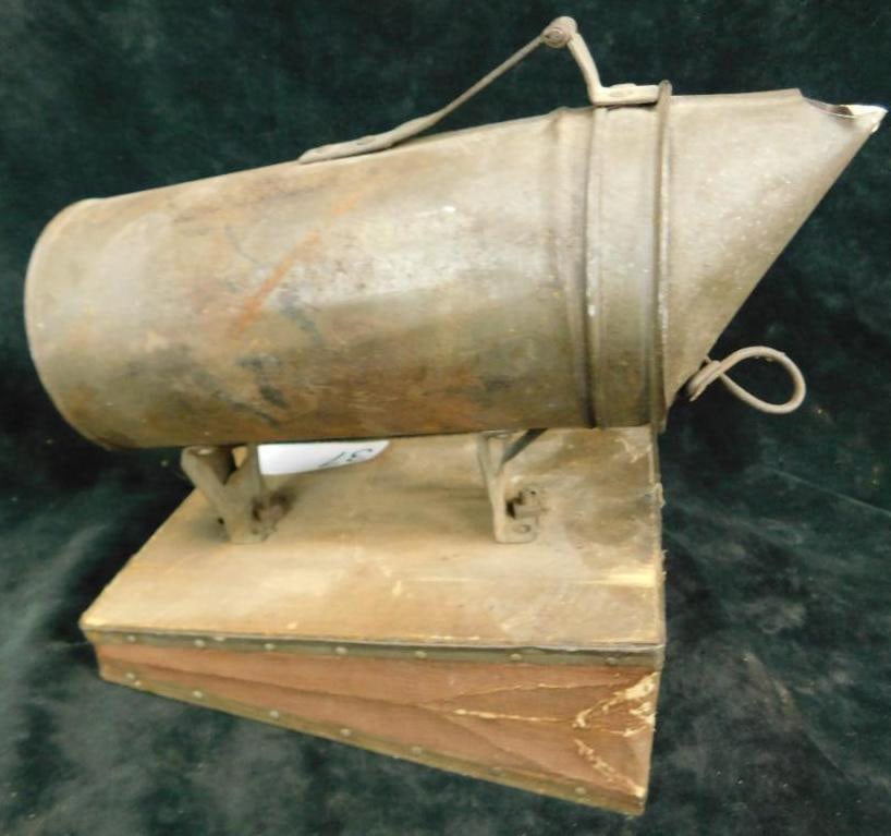 Vintage Bee Smoker - 9" x 10" x 5" (1 of 8)