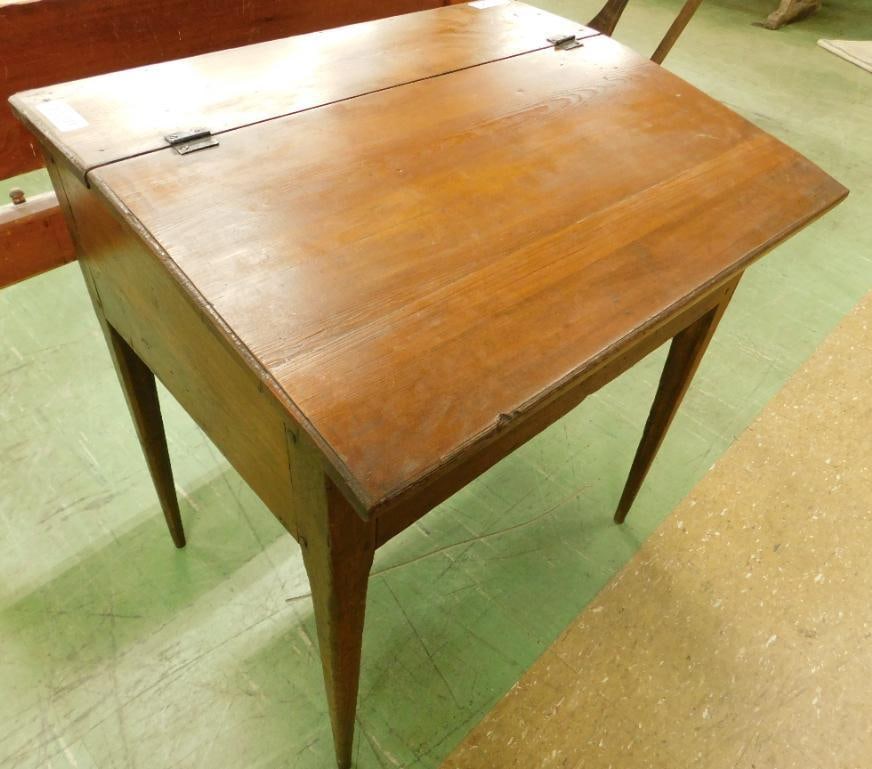 South Carolina Slant Top Desk - Pegged: 32" x 28"x 23"