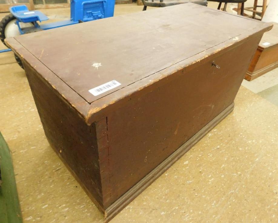19th Century Square Nail Blanket chest with Key - Molding Missing on One Side: 20" x 38" x 18"