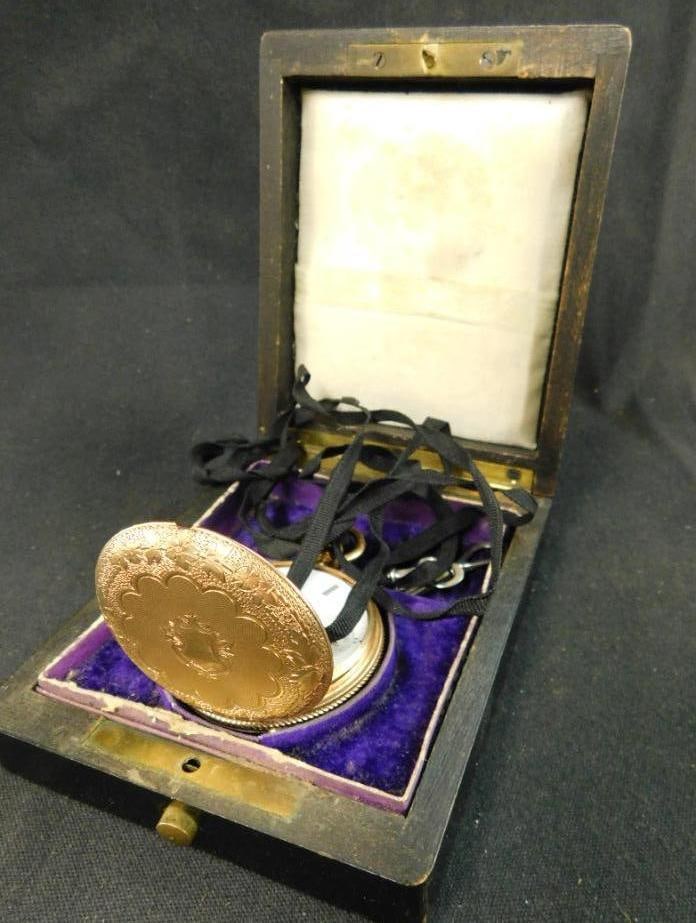 14K Lady Elgin Pocket Watch - Glass Broken - Original Box (1 of 11)