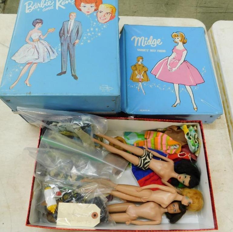 Vintage Barbie and Other Dolls - 2 Cases Missing Handle - 3 Dolls - Clothing - Acces. (1 of 15)