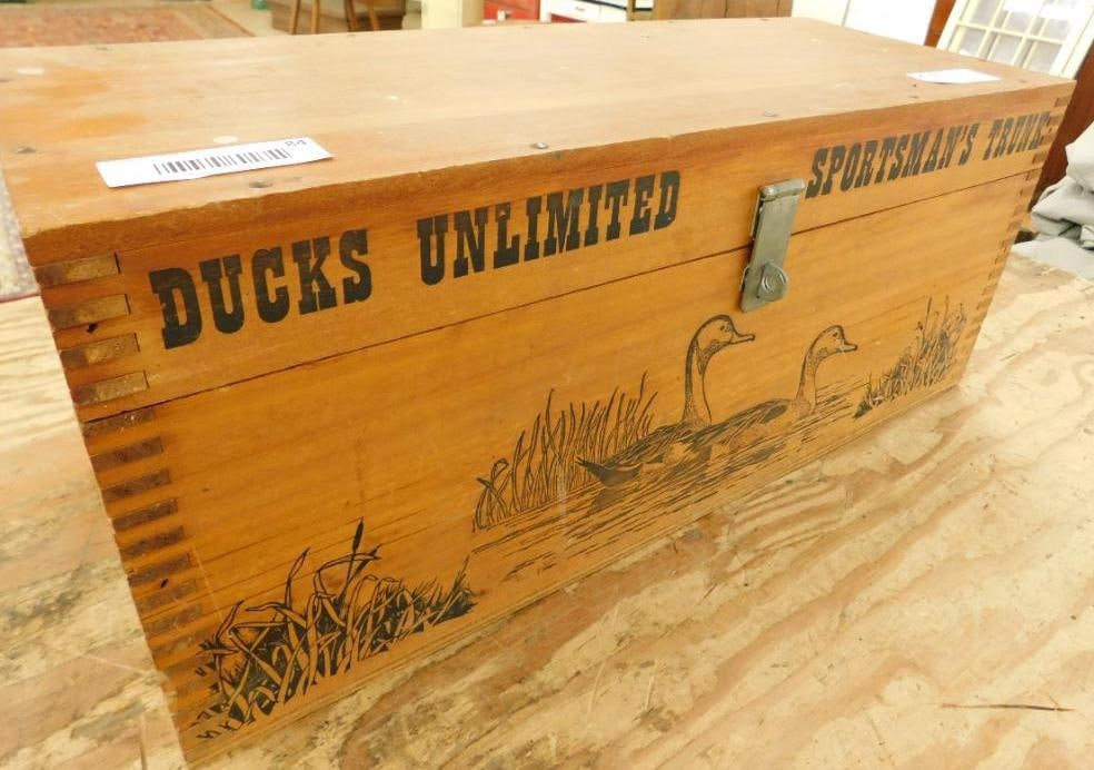 Ducks Unlimited Sportsman Trunk: 10" x 23" x 9"