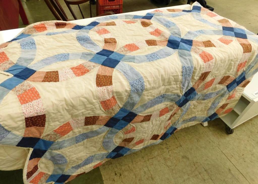 Hand Sewn Amish Quilt: 109" x 92"
