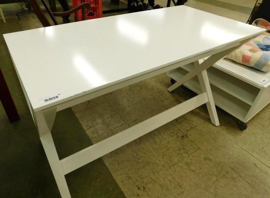 Modern White Table: 30" x 48" x 24.5"