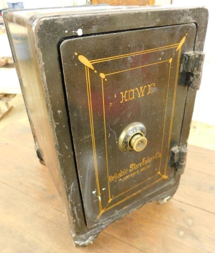 Small Howe Safe - Reliable Store Fixture Co. - Combination (1 of 11)