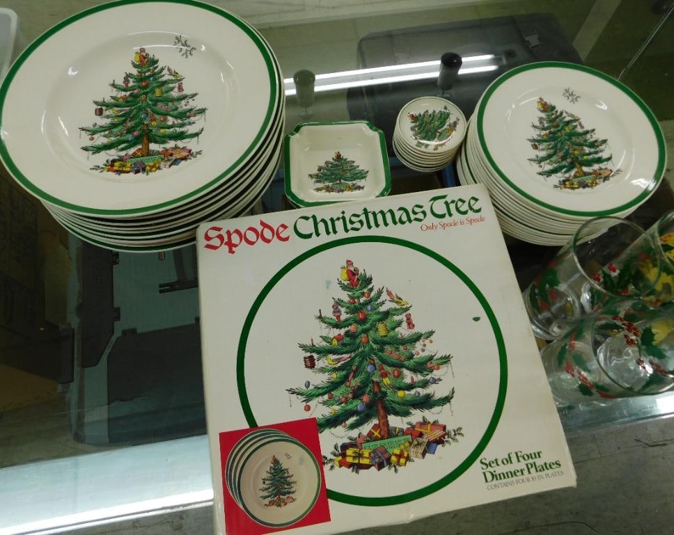 38 Piece Spode China Set - "Christmas Tree" - England (1 of 14)
