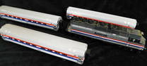 MTH - O Gauge Model Trains - Amtrak Locomotive with 3 Passenger Cars