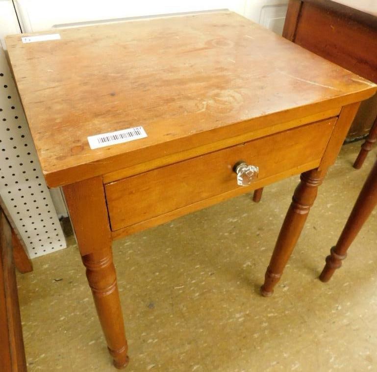 1 Drawer Night Stand (1 of 7)