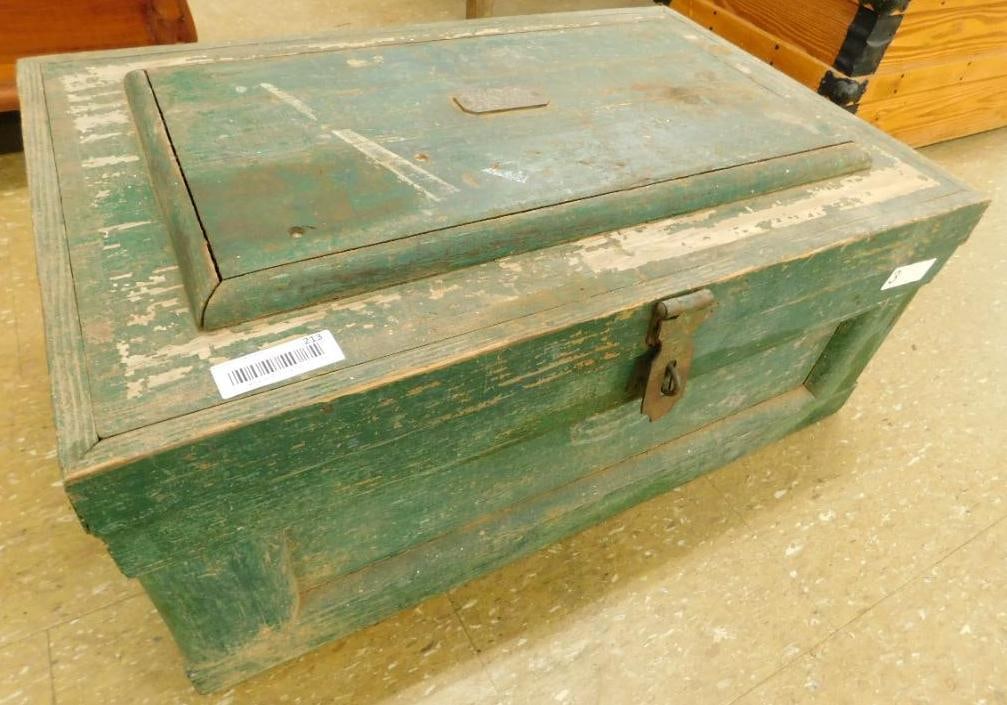 Vintage Hand Made Tool Chest (1 of 9)