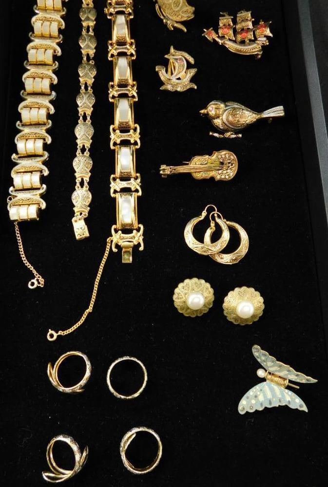 Costume Jewelry - Damascene - 15 Pieces - 4 Rings - 3 Bracelets - 1 Hairclip - 5 Brooches: 2 Pairs of Earrings - See Photos For Details and Condition