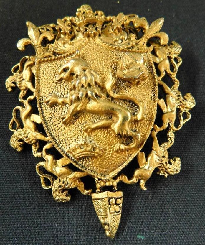 Costume Jewelry - Hattie Carnegie - Lion Coat Of Arms Pendant Brooch (1 of 8)