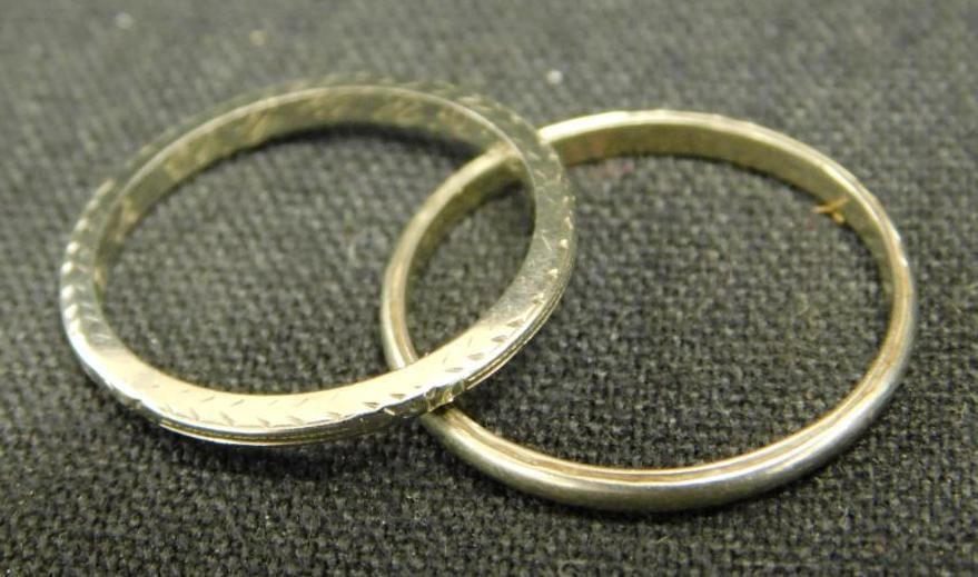 18K White Gold - Pair of Rings - Band - 2.6 Grams: See Photos For Condition and Details