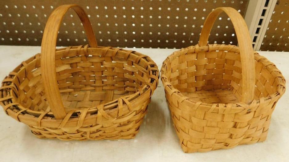 Pair of Vintage Baskets - 8" x 9.5" x 7" and 7.5" x 6.5" x 7.5": See Photos For Details and Condition